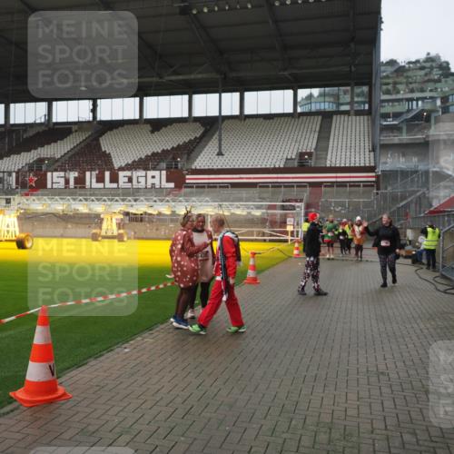07.12.2025 - St. Pauli X-Mass-Run No. 15 Fabian Wolf http://msf.ph/oto/9416958 07.12.2025 11:12:53 Ziel 494, 681, 919, 1175, 1178, 1420, 1422, 1703, 3167, 4794, 4795, 4796, 4802, 4804 meine-sportfotos.de