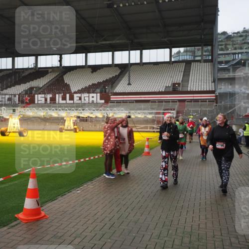 07.12.2025 - St. Pauli X-Mass-Run No. 15 Fabian Wolf http://msf.ph/oto/9416966 07.12.2025 11:12:58 Ziel 494, 681, 683, 684, 919, 1175, 1178, 1703, 3167, 4794, 4795, 4796, 4802, 4804 meine-sportfotos.de