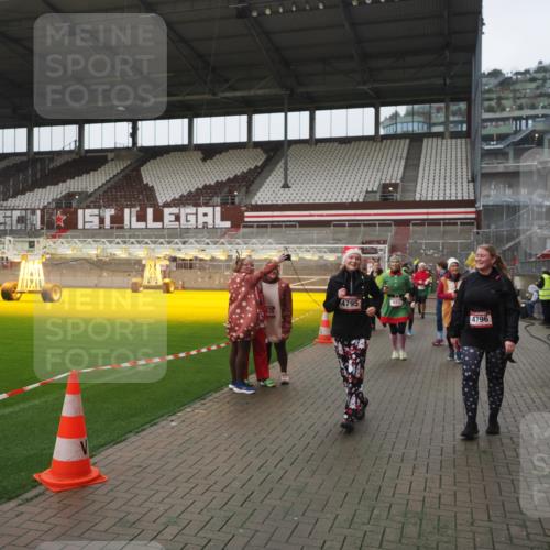 07.12.2025 - St. Pauli X-Mass-Run No. 15 Fabian Wolf http://msf.ph/oto/9416968 07.12.2025 11:12:58 Ziel 494, 681, 683, 684, 919, 1175, 1178, 1703, 3167, 4794, 4795, 4796, 4802, 4804 meine-sportfotos.de