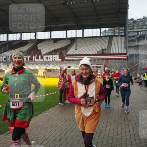 07.12.2025 - St. Pauli X-Mass-Run No. 15 Fabian Wolf http://msf.ph/oto/9416981 07.12.2025 11:13:02 Ziel 681, 683, 684, 919, 1175, 1178, 1703, 3167, 4795, 4796 meine-sportfotos.de