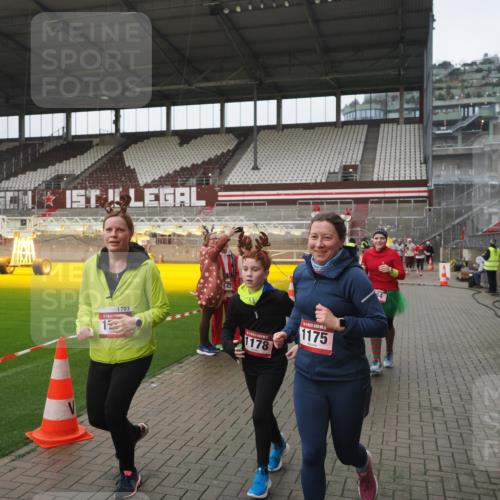 07.12.2025 - St. Pauli X-Mass-Run No. 15 Fabian Wolf http://msf.ph/oto/9416987 07.12.2025 11:13:04 Ziel 17, 22, 47, 681, 683, 684, 919, 1022, 1175, 1178, 1703, 4795, 4796 meine-sportfotos.de