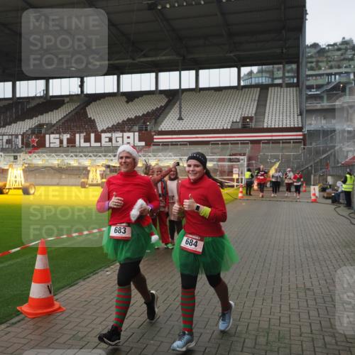 07.12.2025 - St. Pauli X-Mass-Run No. 15 Fabian Wolf http://msf.ph/oto/9416993 07.12.2025 11:13:05 Ziel 17, 22, 47, 681, 683, 684, 919, 1022, 1175, 1178, 1703, 4795, 4796 meine-sportfotos.de