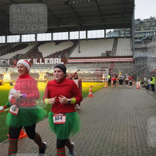 07.12.2025 - St. Pauli X-Mass-Run No. 15 Fabian Wolf http://msf.ph/oto/9416995 07.12.2025 11:13:06 Ziel 17, 22, 47, 681, 683, 684, 919, 1022, 1175, 1178, 1645, 1646, 1703, 4796 meine-sportfotos.de