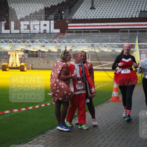 07.12.2025 - St. Pauli X-Mass-Run No. 15 Fabian Wolf http://msf.ph/oto/9417006 07.12.2025 11:13:12 Ziel 17, 22, 47, 683, 684, 1022, 1175, 1178, 1645, 1646, 1647, 1703 meine-sportfotos.de