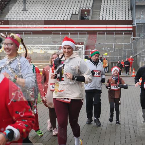 07.12.2025 - St. Pauli X-Mass-Run No. 15 Fabian Wolf http://msf.ph/oto/9417012 07.12.2025 11:13:15 Ziel 17, 22, 47, 683, 684, 1022, 1645, 1646, 1647, 2125 meine-sportfotos.de