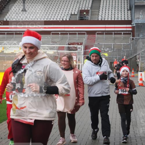 07.12.2025 - St. Pauli X-Mass-Run No. 15 Fabian Wolf http://msf.ph/oto/9417016 07.12.2025 11:13:16 Ziel 17, 22, 47, 1022, 1645, 1646, 1647, 2125 meine-sportfotos.de