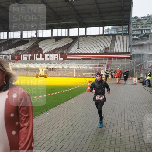 07.12.2025 - St. Pauli X-Mass-Run No. 15 Fabian Wolf http://msf.ph/oto/9417017 07.12.2025 11:13:20 Ziel 17, 22, 47, 1022, 1338, 1341, 1645, 1646, 1647, 1664, 2125 meine-sportfotos.de