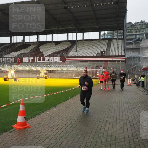 07.12.2025 - St. Pauli X-Mass-Run No. 15 Fabian Wolf http://msf.ph/oto/9417018 07.12.2025 11:13:26 Ziel 585, 1338, 1341, 1645, 1646, 1647, 1664, 2125, 2773 meine-sportfotos.de