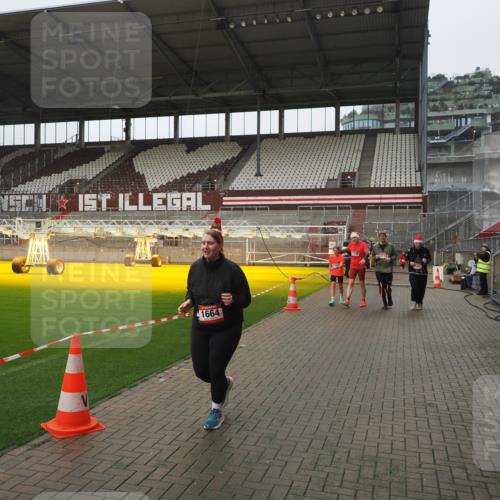 07.12.2025 - St. Pauli X-Mass-Run No. 15 Fabian Wolf http://msf.ph/oto/9417020 07.12.2025 11:13:27 Ziel 585, 1338, 1341, 1647, 1664, 2125, 2773 meine-sportfotos.de