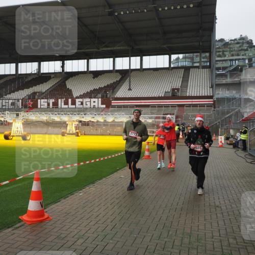 07.12.2025 - St. Pauli X-Mass-Run No. 15 Fabian Wolf http://msf.ph/oto/9417024 07.12.2025 11:13:29 Ziel 585, 1338, 1341, 1664, 2125, 2773 meine-sportfotos.de