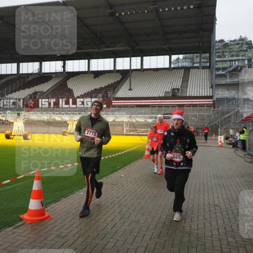 07.12.2025 - St. Pauli X-Mass-Run No. 15 Fabian Wolf http://msf.ph/oto/9417025 07.12.2025 11:13:30 Ziel 585, 1111, 1114, 1338, 1341, 1664, 2125, 2773 meine-sportfotos.de