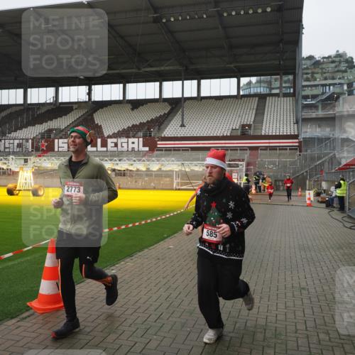 07.12.2025 - St. Pauli X-Mass-Run No. 15 Fabian Wolf http://msf.ph/oto/9417027 07.12.2025 11:13:31 Ziel 585, 1111, 1114, 1338, 1341, 1664, 2125, 2773 meine-sportfotos.de