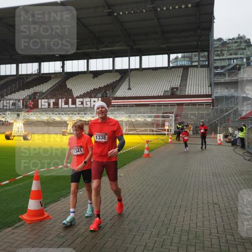 07.12.2025 - St. Pauli X-Mass-Run No. 15 Fabian Wolf http://msf.ph/oto/9417034 07.12.2025 11:13:33 Ziel 585, 1111, 1114, 1338, 1341, 1664, 2125, 2773 meine-sportfotos.de