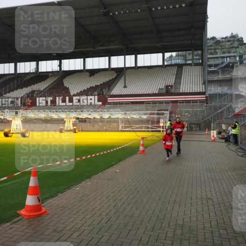 07.12.2025 - St. Pauli X-Mass-Run No. 15 Fabian Wolf http://msf.ph/oto/9417038 07.12.2025 11:13:35 Ziel 585, 1111, 1114, 1338, 1341, 1664, 2125, 2773 meine-sportfotos.de