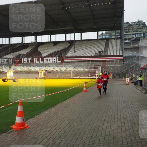 07.12.2025 - St. Pauli X-Mass-Run No. 15 Fabian Wolf http://msf.ph/oto/9417039 07.12.2025 11:13:35 Ziel 585, 1111, 1114, 1338, 1341, 1664, 2125, 2773 meine-sportfotos.de