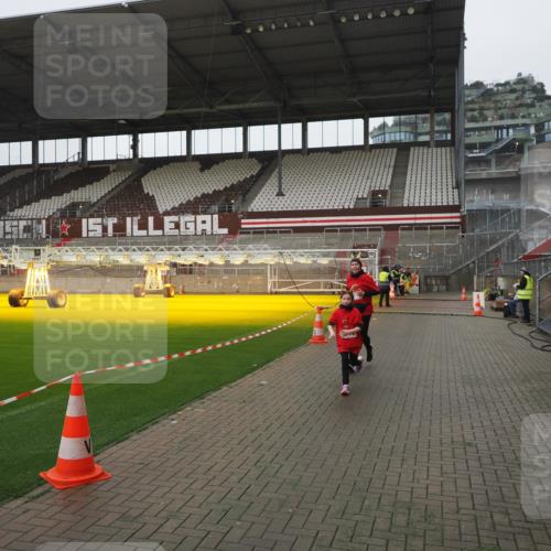 07.12.2025 - St. Pauli X-Mass-Run No. 15 Fabian Wolf http://msf.ph/oto/9417042 07.12.2025 11:13:36 Ziel 585, 1111, 1114, 1338, 1341, 1664, 2773 meine-sportfotos.de