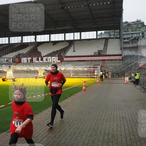 07.12.2025 - St. Pauli X-Mass-Run No. 15 Fabian Wolf http://msf.ph/oto/9417048 07.12.2025 11:13:38 Ziel 585, 1111, 1114, 1338, 1341, 1664, 2773 meine-sportfotos.de