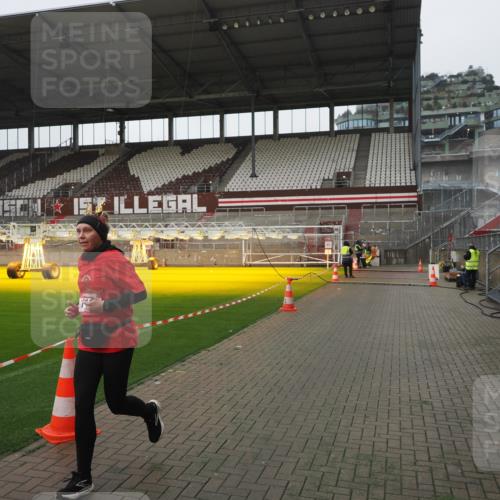 07.12.2025 - St. Pauli X-Mass-Run No. 15 Fabian Wolf http://msf.ph/oto/9417050 07.12.2025 11:13:38 Ziel 585, 1111, 1114, 1338, 1341, 1664, 2773 meine-sportfotos.de