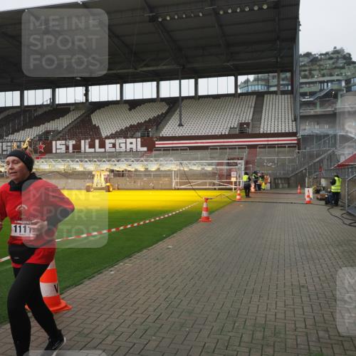 07.12.2025 - St. Pauli X-Mass-Run No. 15 Fabian Wolf http://msf.ph/oto/9417051 07.12.2025 11:13:39 Ziel 585, 1111, 1114, 2773 meine-sportfotos.de