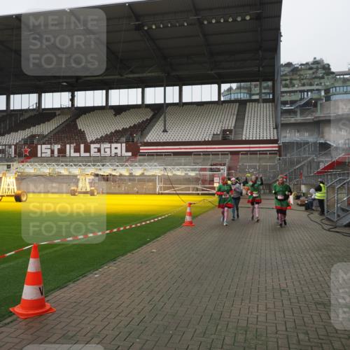 07.12.2025 - St. Pauli X-Mass-Run No. 15 Fabian Wolf http://msf.ph/oto/9417057 07.12.2025 11:13:58 Ziel 274, 375, 425, 475, 708 meine-sportfotos.de