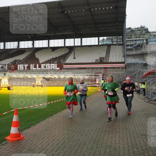 07.12.2025 - St. Pauli X-Mass-Run No. 15 Fabian Wolf http://msf.ph/oto/9417071 07.12.2025 11:14:01 Ziel 274, 375, 425, 475, 708 meine-sportfotos.de