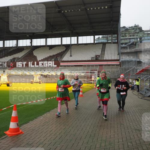 07.12.2025 - St. Pauli X-Mass-Run No. 15 Fabian Wolf http://msf.ph/oto/9417072 07.12.2025 11:14:01 Ziel 274, 375, 425, 475, 708 meine-sportfotos.de