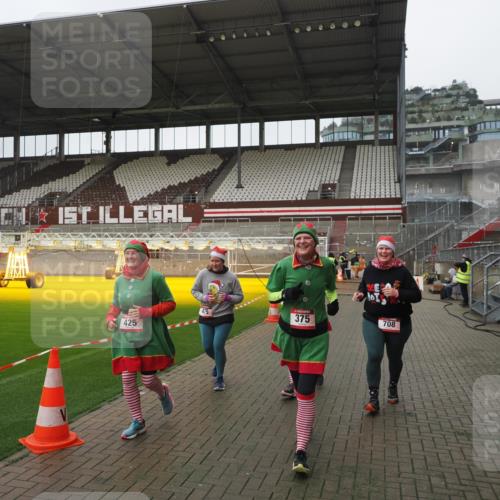 07.12.2025 - St. Pauli X-Mass-Run No. 15 Fabian Wolf http://msf.ph/oto/9417076 07.12.2025 11:14:02 Ziel 274, 375, 425, 475, 708 meine-sportfotos.de