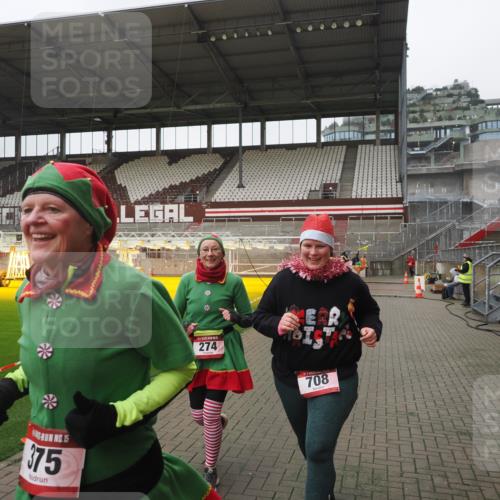 07.12.2025 - St. Pauli X-Mass-Run No. 15 Fabian Wolf http://msf.ph/oto/9417081 07.12.2025 11:14:03 Ziel 274, 375, 425, 475, 708 meine-sportfotos.de