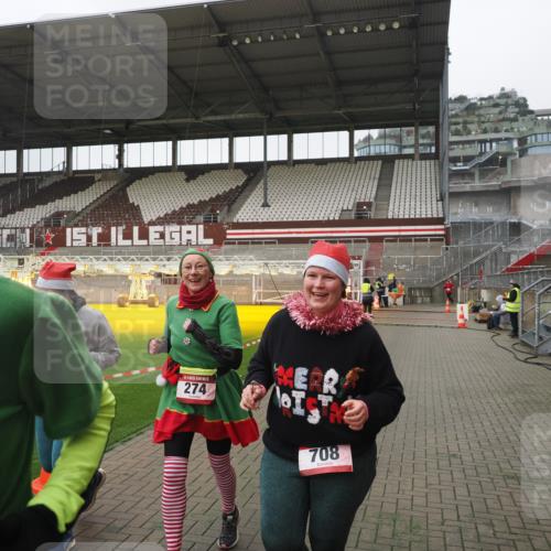 07.12.2025 - St. Pauli X-Mass-Run No. 15 Fabian Wolf http://msf.ph/oto/9417082 07.12.2025 11:14:04 Ziel 274, 375, 425, 475, 708 meine-sportfotos.de