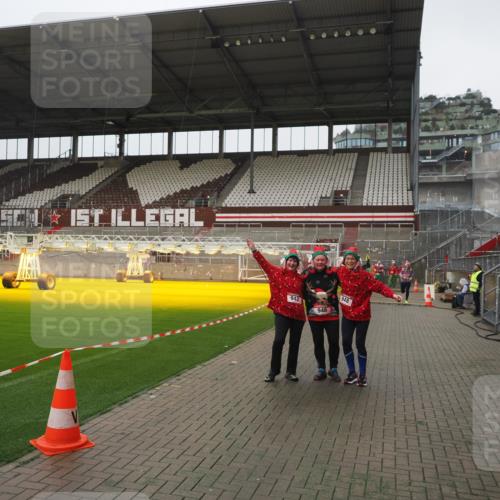 07.12.2025 - St. Pauli X-Mass-Run No. 15 Fabian Wolf http://msf.ph/oto/9417089 07.12.2025 11:14:26 Ziel 525, 942, 946, 948 meine-sportfotos.de