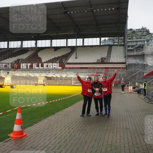 07.12.2025 - St. Pauli X-Mass-Run No. 15 Fabian Wolf http://msf.ph/oto/9417092 07.12.2025 11:14:27 Ziel 525, 942, 946, 948 meine-sportfotos.de