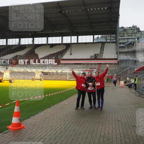 07.12.2025 - St. Pauli X-Mass-Run No. 15 Fabian Wolf http://msf.ph/oto/9417093 07.12.2025 11:14:27 Ziel 525, 942, 946, 948 meine-sportfotos.de