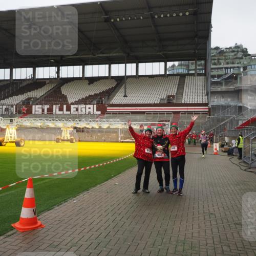 07.12.2025 - St. Pauli X-Mass-Run No. 15 Fabian Wolf http://msf.ph/oto/9417095 07.12.2025 11:14:27 Ziel 525, 942, 946, 948 meine-sportfotos.de