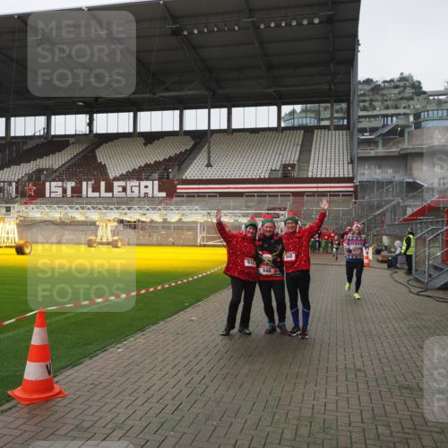 07.12.2025 - St. Pauli X-Mass-Run No. 15 Fabian Wolf http://msf.ph/oto/9417106 07.12.2025 11:14:30 Ziel 525, 942, 946, 1805 meine-sportfotos.de