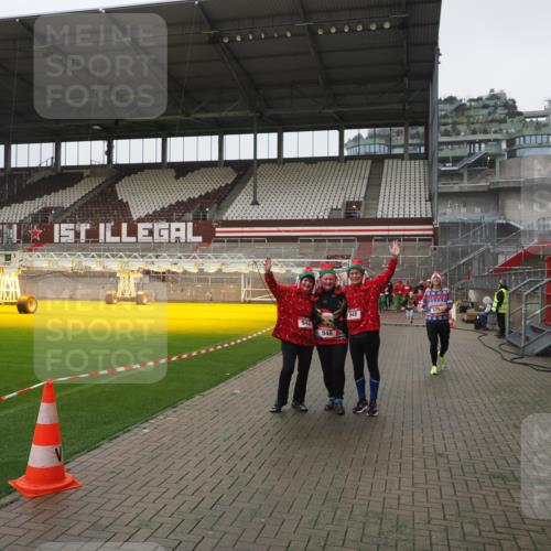 07.12.2025 - St. Pauli X-Mass-Run No. 15 Fabian Wolf http://msf.ph/oto/9417108 07.12.2025 11:14:30 Ziel 525, 942, 946, 1805 meine-sportfotos.de
