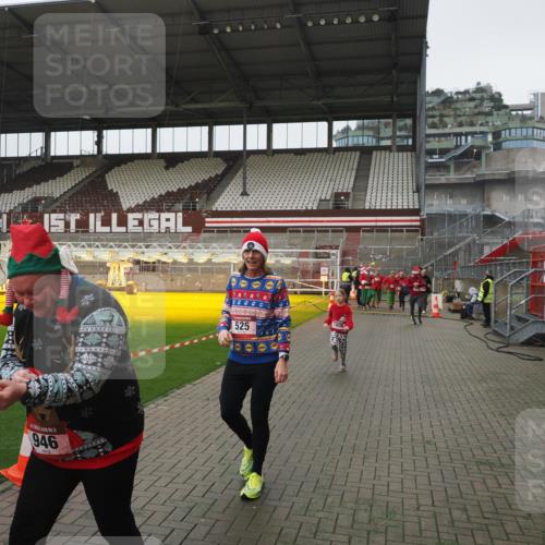 07.12.2025 - St. Pauli X-Mass-Run No. 15 Fabian Wolf http://msf.ph/oto/9417122 07.12.2025 11:14:35 Ziel 525, 1776, 1778, 1798, 1804, 1805, 1806, 1807, 2040, 2211, 4010 meine-sportfotos.de