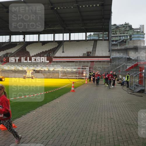 07.12.2025 - St. Pauli X-Mass-Run No. 15 Fabian Wolf http://msf.ph/oto/9417128 07.12.2025 11:14:37 Ziel 525, 1776, 1778, 1798, 1804, 1805, 1806, 1807, 2040, 2211, 4010 meine-sportfotos.de