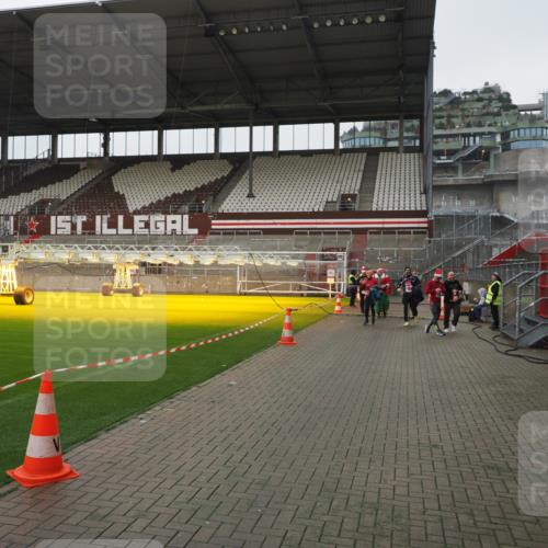 07.12.2025 - St. Pauli X-Mass-Run No. 15 Fabian Wolf http://msf.ph/oto/9417130 07.12.2025 11:14:37 Ziel 525, 1776, 1778, 1798, 1804, 1805, 1806, 1807, 2040, 2211, 4010 meine-sportfotos.de