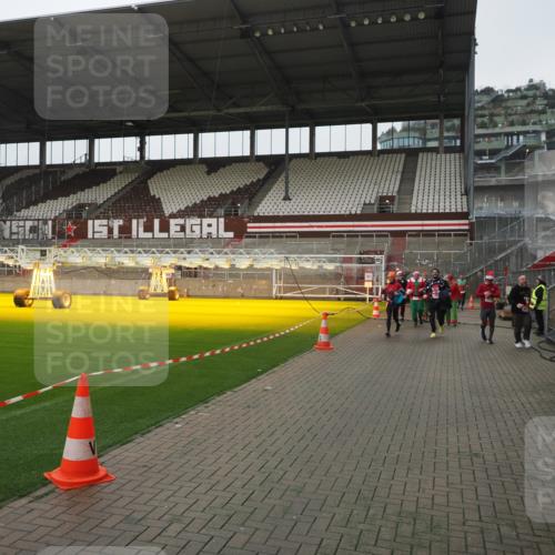 07.12.2025 - St. Pauli X-Mass-Run No. 15 Fabian Wolf http://msf.ph/oto/9417134 07.12.2025 11:14:38 Ziel 525, 1776, 1778, 1798, 1804, 1805, 1806, 1807, 2040, 2211, 4010 meine-sportfotos.de