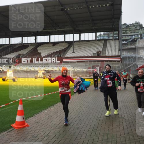 07.12.2025 - St. Pauli X-Mass-Run No. 15 Fabian Wolf http://msf.ph/oto/9417139 07.12.2025 11:14:43 Ziel 525, 922, 1776, 1778, 1798, 1804, 1805, 1806, 1807, 2040, 2211, 4010 meine-sportfotos.de