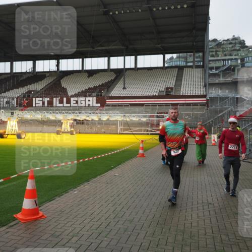 07.12.2025 - St. Pauli X-Mass-Run No. 15 Fabian Wolf http://msf.ph/oto/9417146 07.12.2025 11:14:46 Ziel 922, 1776, 1778, 1798, 1804, 1805, 1806, 1807, 2040, 2211, 4010 meine-sportfotos.de