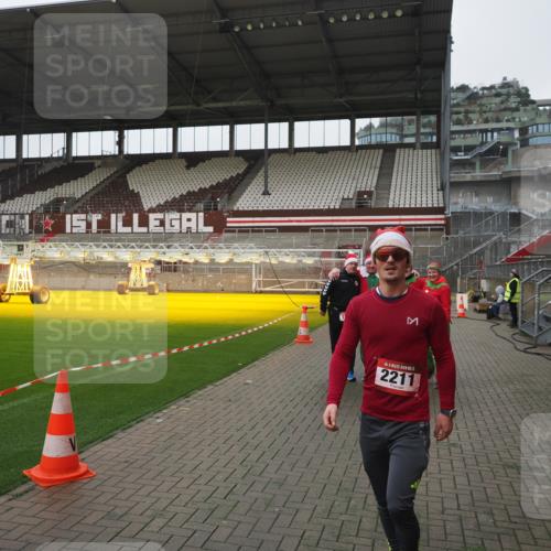 07.12.2025 - St. Pauli X-Mass-Run No. 15 Fabian Wolf http://msf.ph/oto/9417155 07.12.2025 11:14:49 Ziel 922, 1776, 1778, 1798, 1804, 1805, 1806, 1807, 2040, 2211, 4010 meine-sportfotos.de