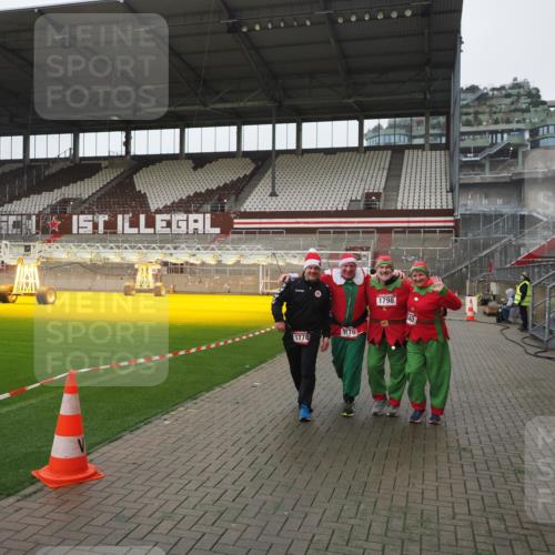 07.12.2025 - St. Pauli X-Mass-Run No. 15 Fabian Wolf http://msf.ph/oto/9417159 07.12.2025 11:14:51 Ziel 922, 1776, 1778, 1798, 1804, 1806, 1807, 2040, 2211, 4010 meine-sportfotos.de