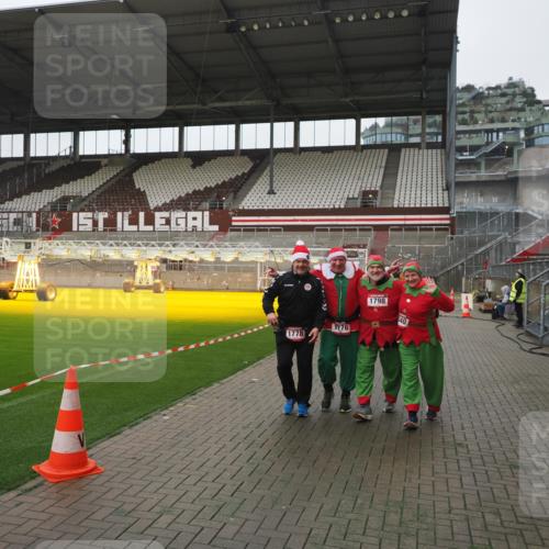 07.12.2025 - St. Pauli X-Mass-Run No. 15 Fabian Wolf http://msf.ph/oto/9417160 07.12.2025 11:14:51 Ziel 922, 1776, 1778, 1798, 1804, 1806, 1807, 2040, 2211, 4010 meine-sportfotos.de