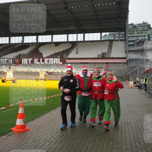 07.12.2025 - St. Pauli X-Mass-Run No. 15 Fabian Wolf http://msf.ph/oto/9417165 07.12.2025 11:14:52 Ziel 922, 1778, 1798, 1804, 1807, 2211, 4010 meine-sportfotos.de