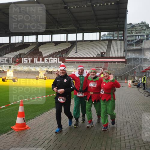 07.12.2025 - St. Pauli X-Mass-Run No. 15 Fabian Wolf http://msf.ph/oto/9417166 07.12.2025 11:14:52 Ziel 922, 1778, 1798, 1804, 1807, 2211, 4010 meine-sportfotos.de