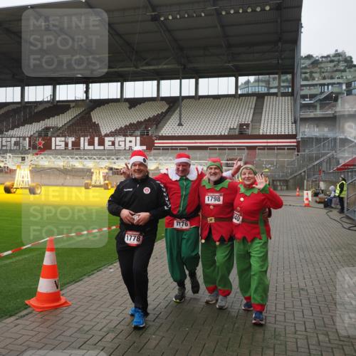 07.12.2025 - St. Pauli X-Mass-Run No. 15 Fabian Wolf http://msf.ph/oto/9417167 07.12.2025 11:14:52 Ziel 922, 1778, 1798, 1804, 1807, 2211, 4010 meine-sportfotos.de