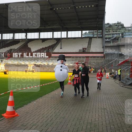 07.12.2025 - St. Pauli X-Mass-Run No. 15 Fabian Wolf http://msf.ph/oto/9417179 07.12.2025 11:15:11 Ziel 313, 1623, 1627, 1662, 3133 meine-sportfotos.de