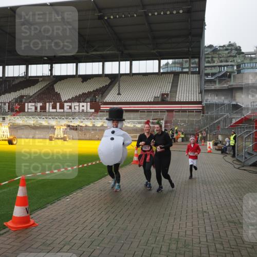 07.12.2025 - St. Pauli X-Mass-Run No. 15 Fabian Wolf http://msf.ph/oto/9417180 07.12.2025 11:15:11 Ziel 313, 1623, 1627, 1662, 3133 meine-sportfotos.de