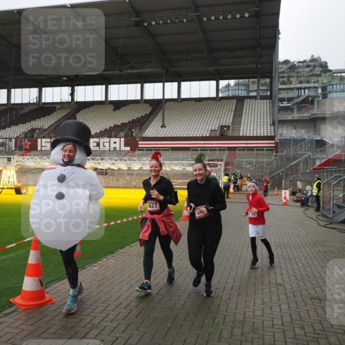07.12.2025 - St. Pauli X-Mass-Run No. 15 Fabian Wolf http://msf.ph/oto/9417186 07.12.2025 11:15:12 Ziel 313, 1623, 1627, 1662, 3133 meine-sportfotos.de